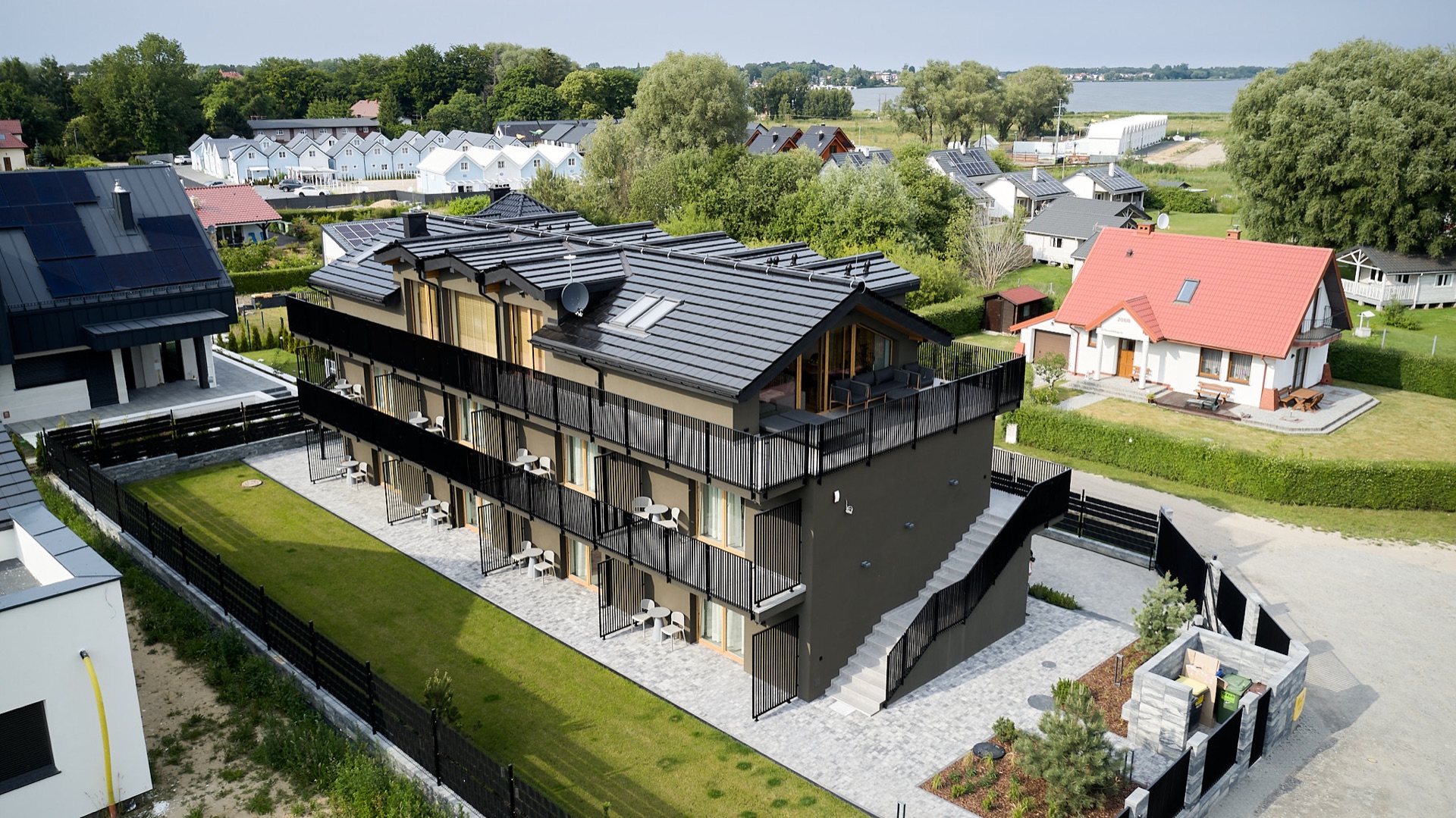 Nowoczesna rezydencja z lotu ptaka