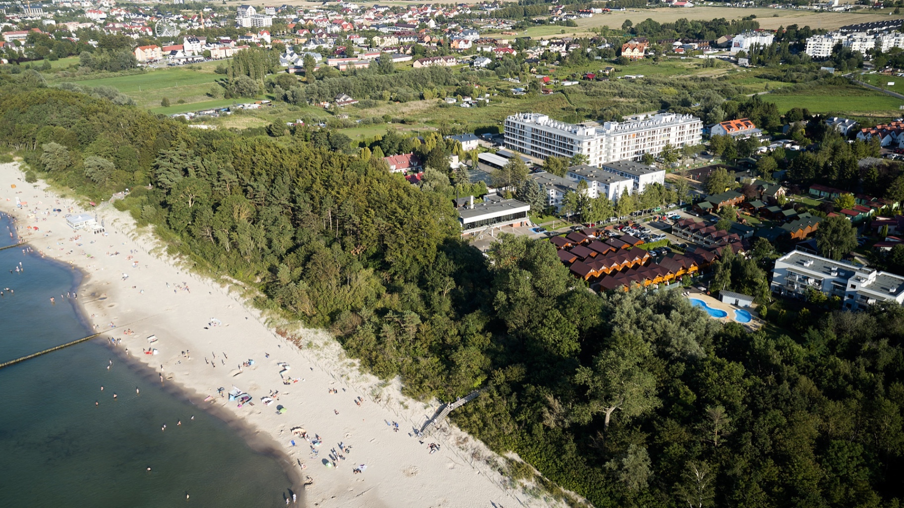 Kompleks apartamentowy nad Bałtykiem z drona